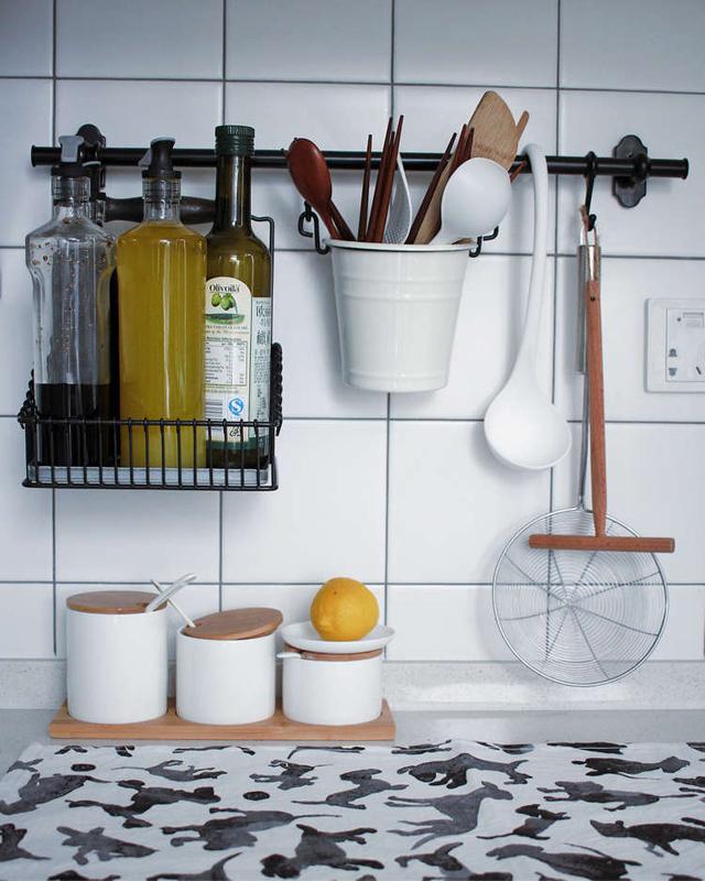 学会这些悬挂式收纳方法 厨房台面才会显得干净整洁