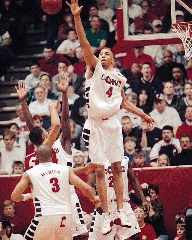 盖帽可以够到篮板上沿的"状元秀"-肯扬·马丁