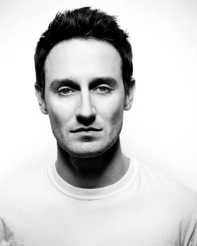 josh stewart扮演john pilgrim,他外表冷静,内心无情,尽管远