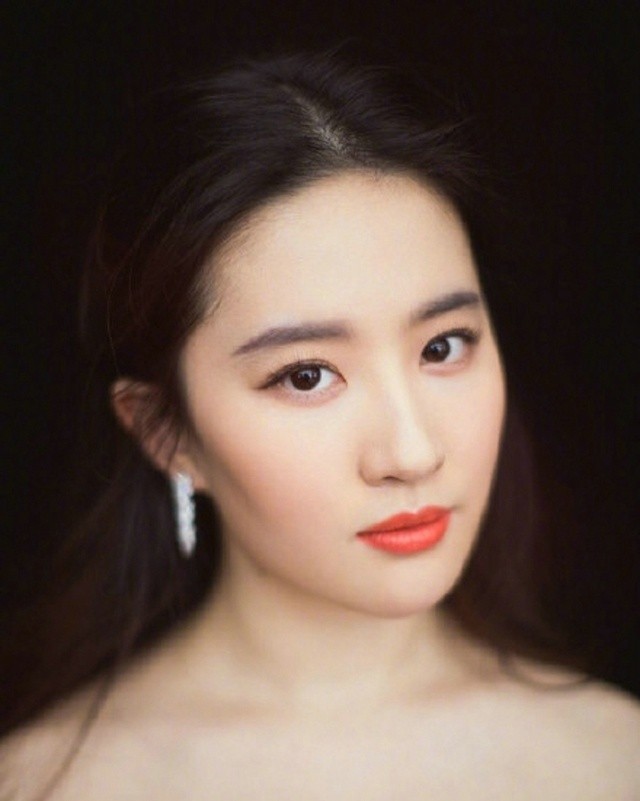 刘亦菲性感抹胸长裙写真仙气十足67676767