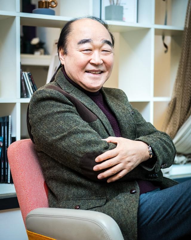 韩国男演员张光接受专访慈眉善目秃顶抢镜