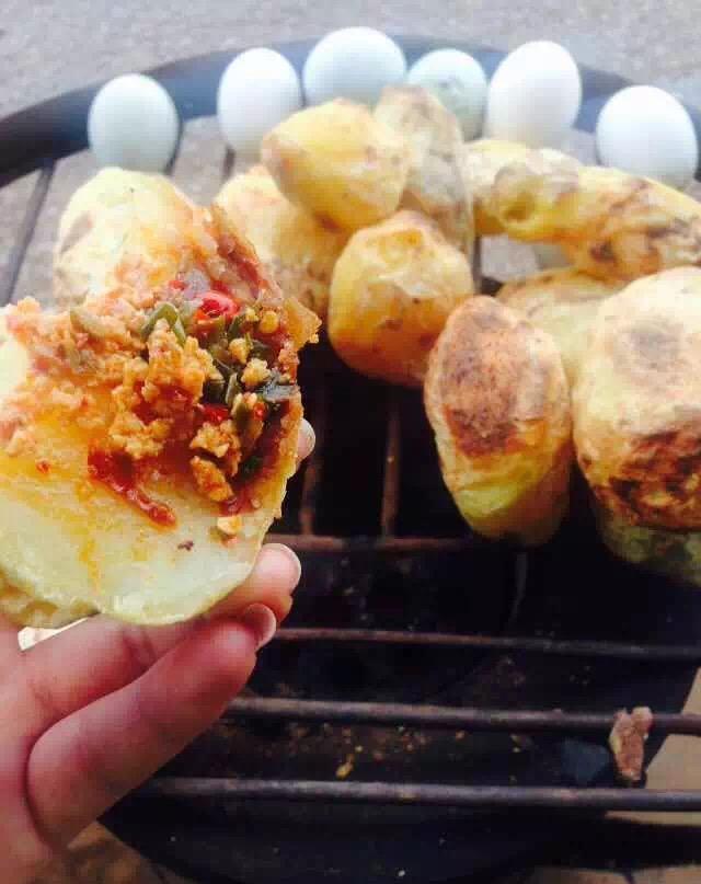 美食东川的洋芋很好吃,我之前发过一张照片,很多人评论说,你们云南人