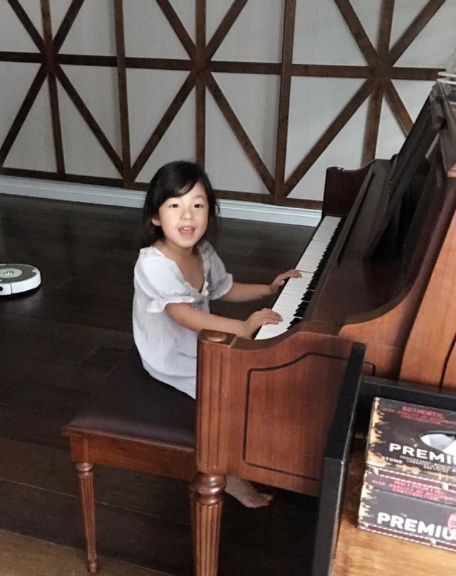 小泡芙家里有兄妹三个,老大刘宇恩6岁,老大刘宇芙4岁,老三刘宇姗3岁