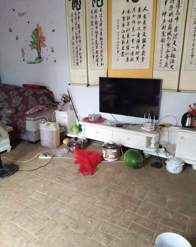 不想在连厕所都没有的农村老房子坐月子,老公说我太虚荣