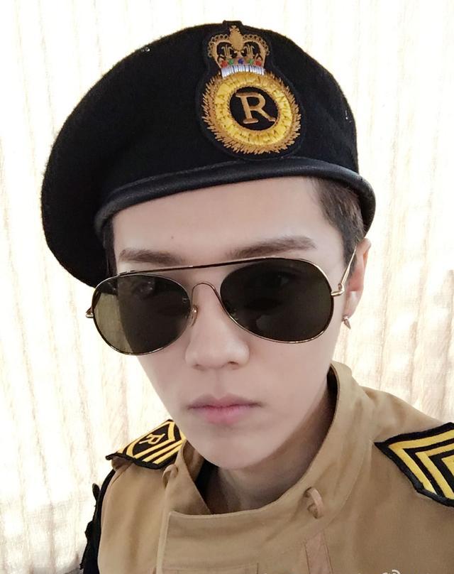 鹿晗戴墨镜合集,要不要这么帅?