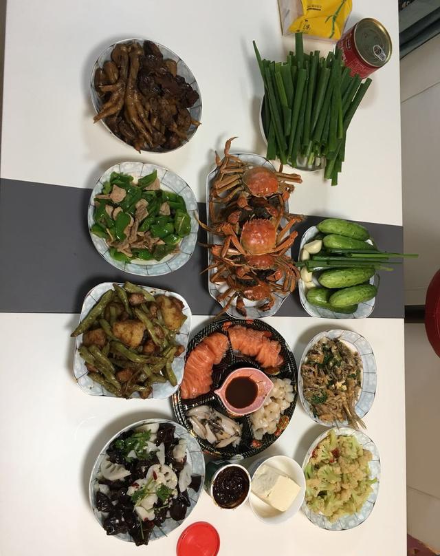 第一次下厨做了这么多下酒菜,海鲜最先被吃光!