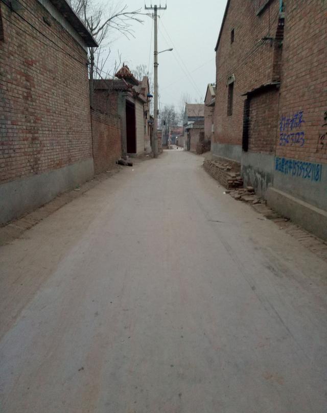 河南农村年轻人出去打工村里只剩下留守老人儿童看着心酸