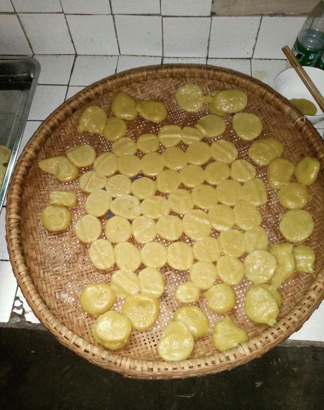 湖南永州人爱吃的碱水粑粑纯天然草木灰碱水制作