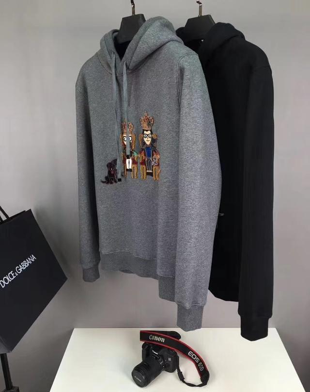 dg杜嘉班纳:2017ss秋冬经典图案加绒连帽卫衣订织品牌