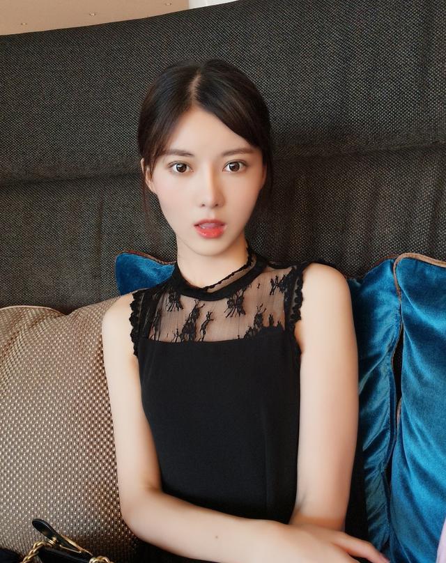 敲灵动的妹妹 摄魂的眼神很迷人哦