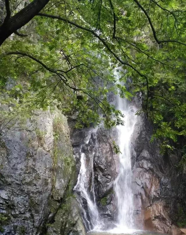 桐城大石板瀑布图片