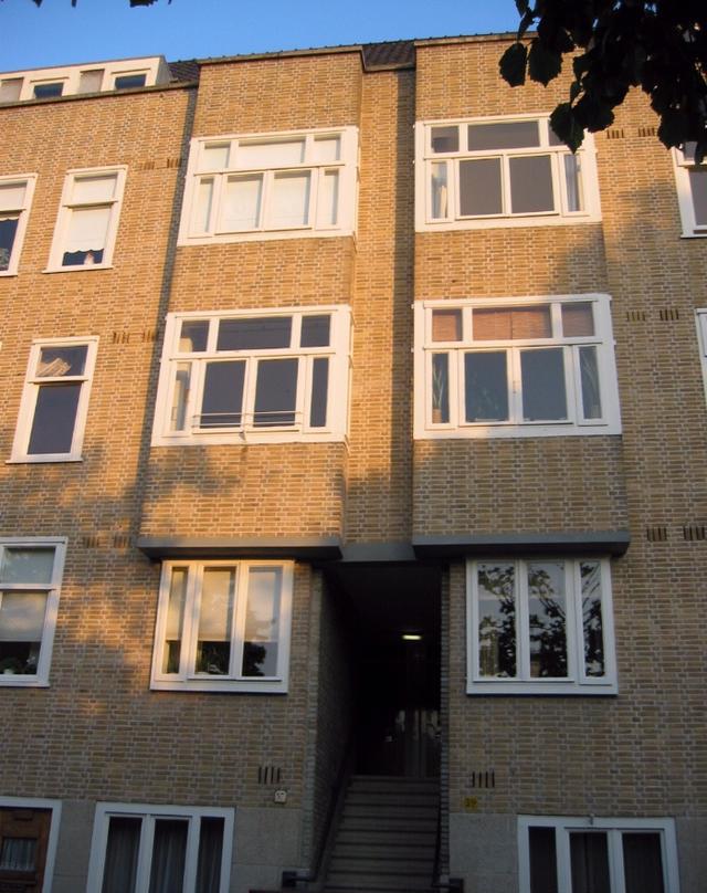 1934年至1942年安妮一家居住的公寓数月之后,密室里又来了一位藏匿者