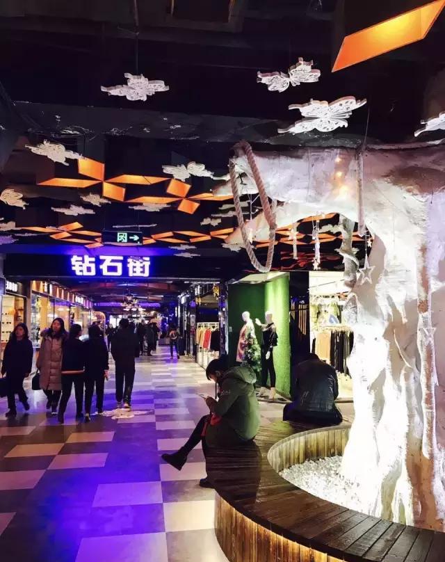 呼和浩特竟然开了一条时尚地下街!新奇又好玩的店!你还没去过么