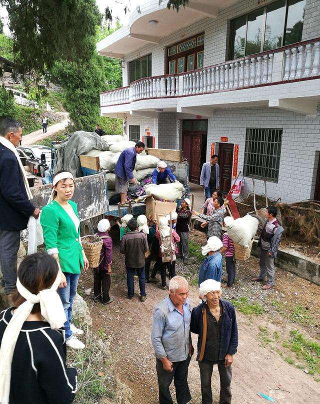 近距离观察一场贵州农村白事