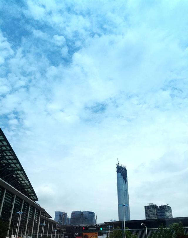 江苏第一高楼竟然在这实拍苏州国际金融中心初露雄姿