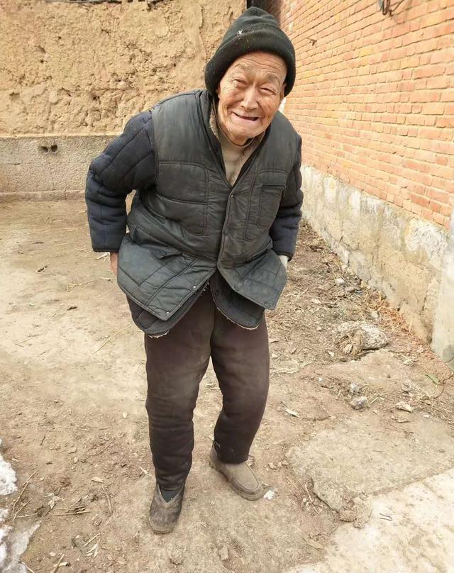 焦作"爱心你我他"走进大山深处探望贫困家庭和孤寡老人