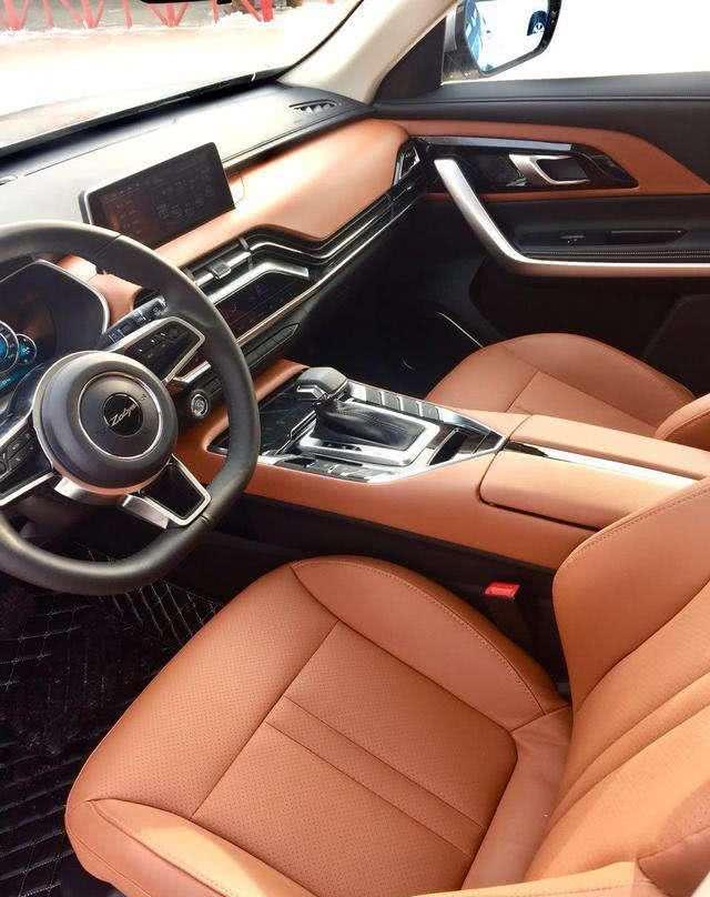 众泰t500纯原创设计,内饰像战斗机舱,8万起乐坏众人!