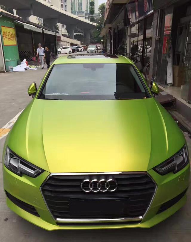 奥迪a4l汽车车身改色电光柠檬绿贴膜效果图 亮丽惹眼