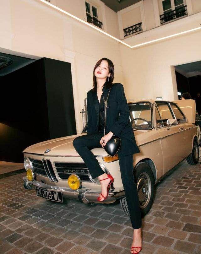 辛芷蕾随便穿件衣服,网友就直呼:好美!