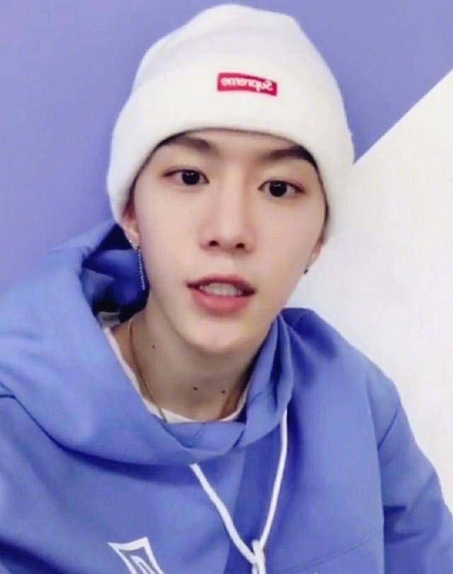 练习生都不上学? 蔡徐坤留过学只是初中学历?