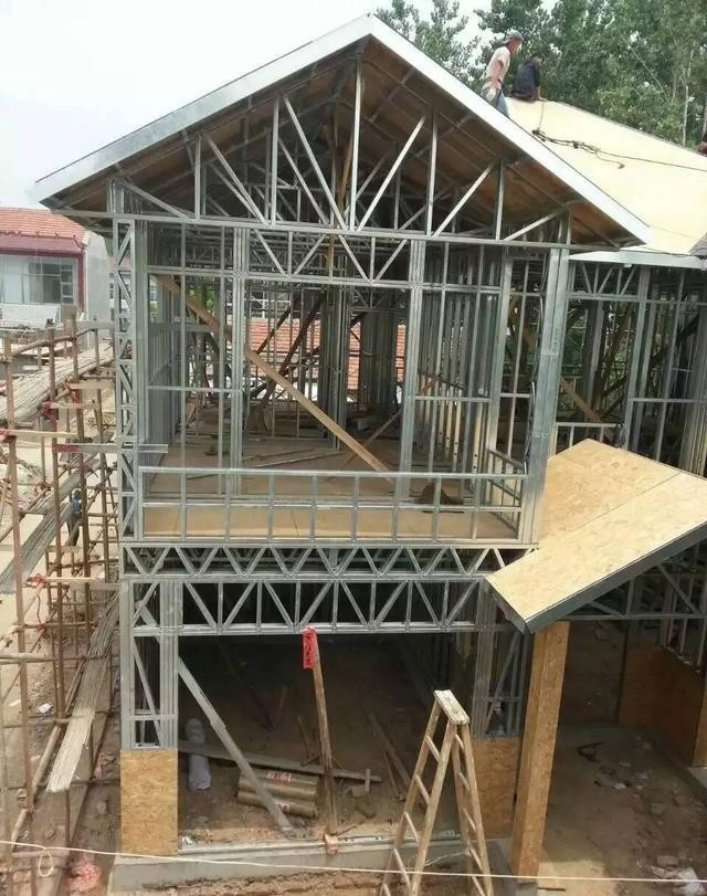 搭好架子了,下面就开始做外墙和内饰了.