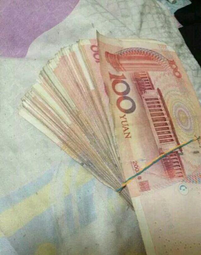 带男友回家走时他给我父母留下一万我妈说这种男人不能嫁