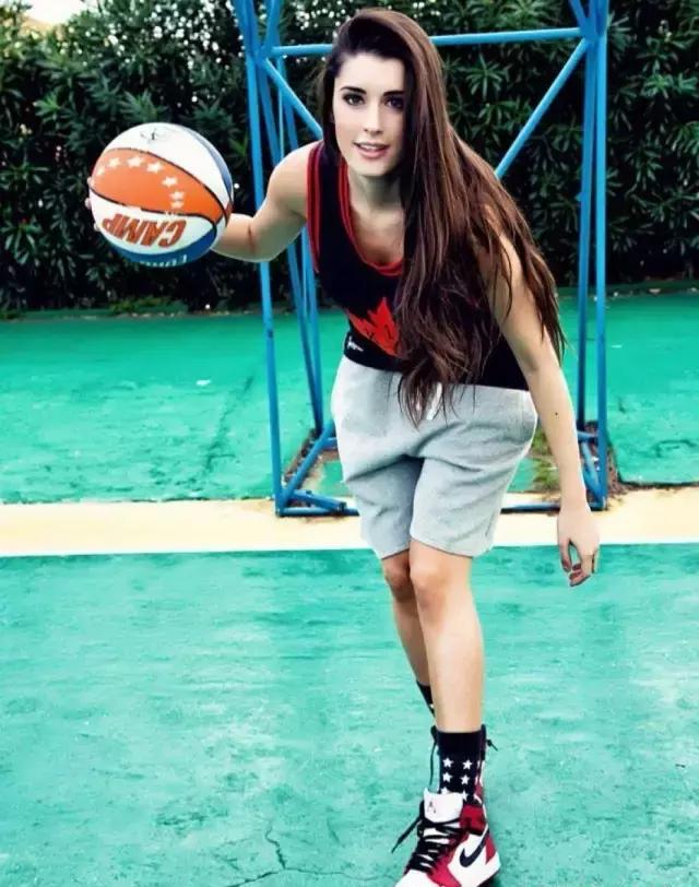 现役意大利篮球女神居然是nba公牛球迷,她的美丽远超美国明星!