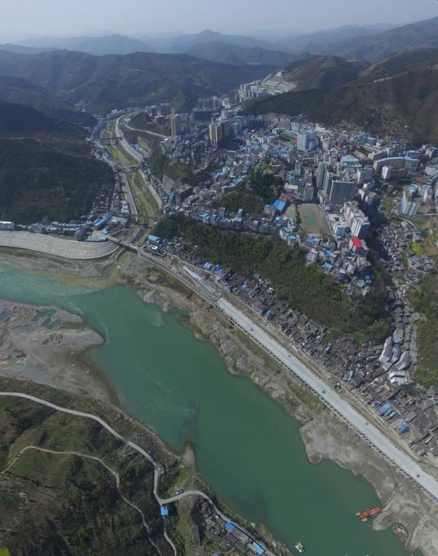 2016年航拍白河县城.