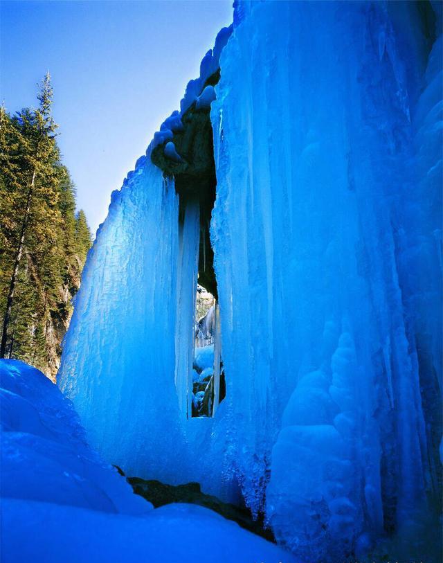 九寨沟现罕见蓝冰奇观,美如童话世界!