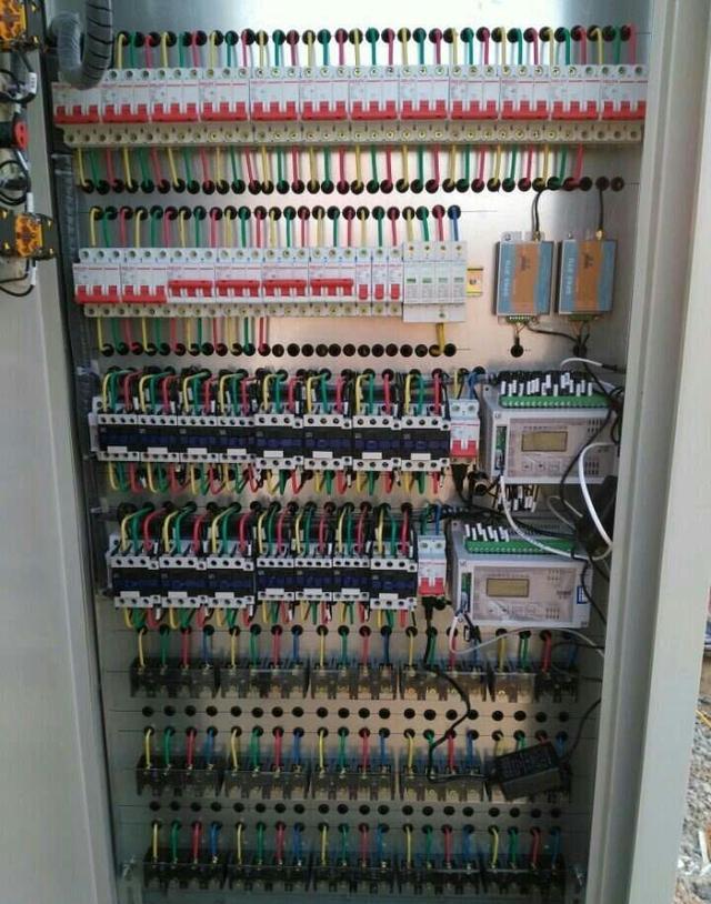 跟着师傅学做配电箱看到师傅的工艺我都不好意思下手