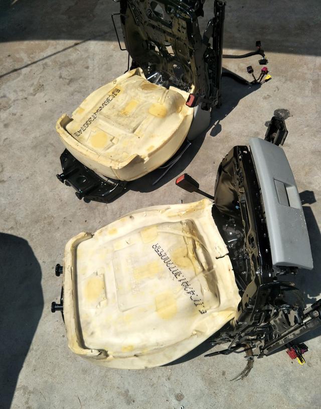 全车刹车片的c6仔细看出风口处也被水淹了仔细看更多维修图集陆续更新