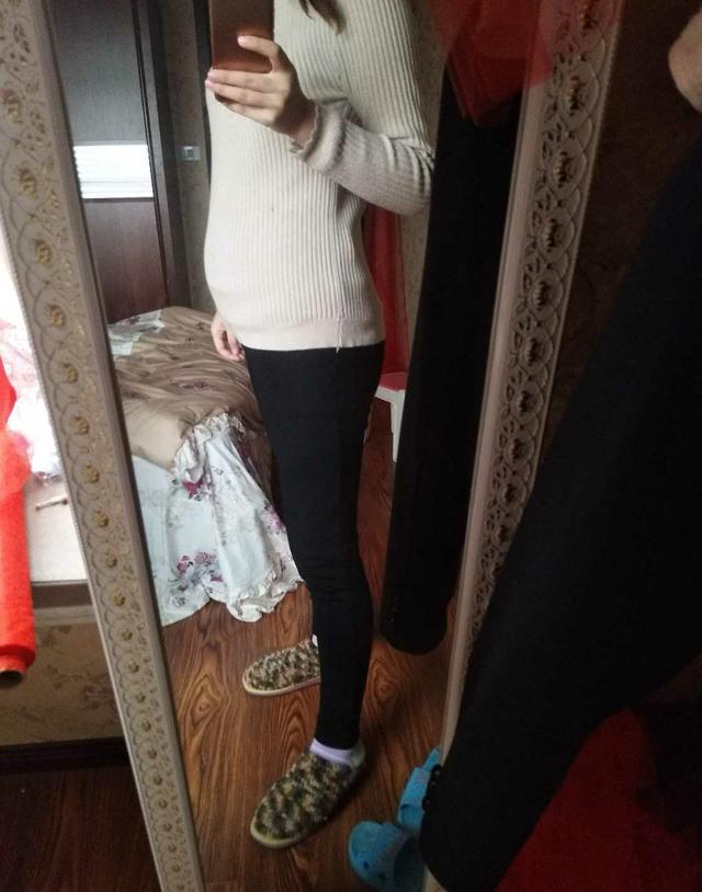 看的出这个孕八个月的肚子? 感觉是怀了个假孕