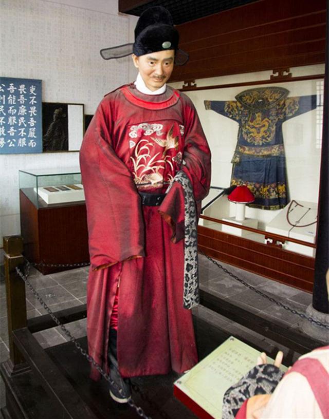 真县老爷被杀,假县老爷去上任,结果假的比真的还好,让人诧异