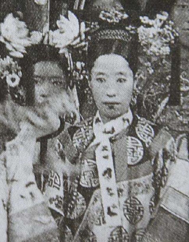 皇帝载湉的表姐,但是她却被当时的慈禧太后指给了载湉,成为了他的皇后