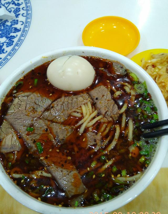 请问牛肉面(拉面)怎么吃才叫正宗?