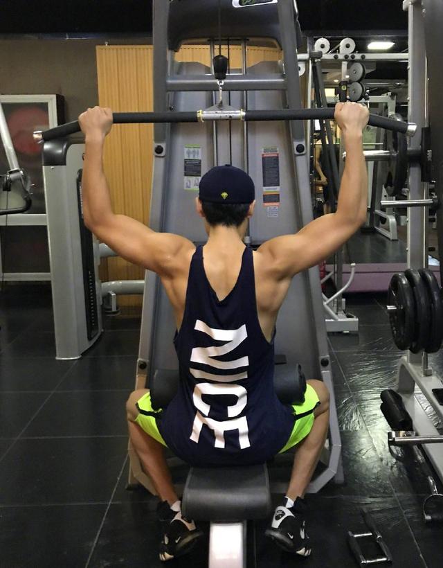 他本可以超越张杰,却因这几张照片遭封杀,如今居于二线爱情美满