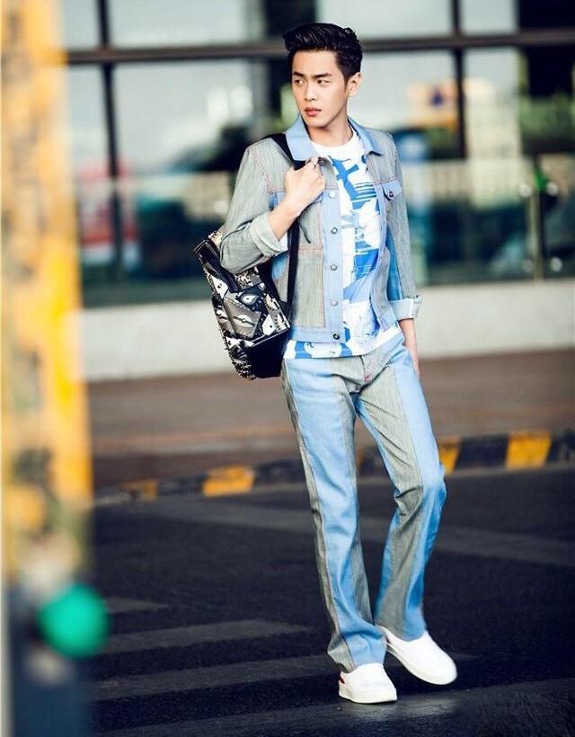 张若昀和唐艺昕的街拍来了,喜欢吗?