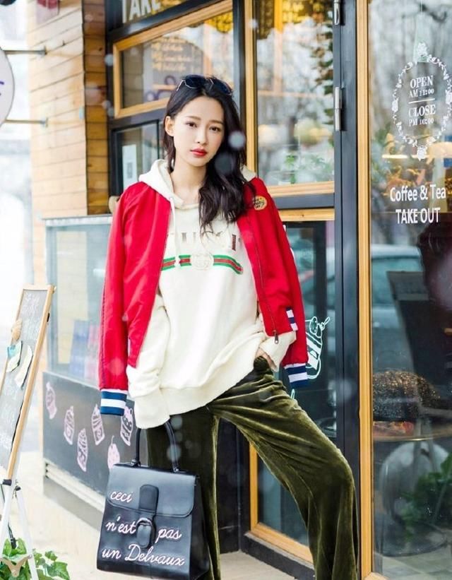 别看孙怡的腿又细又长,没有修图的照片根本没