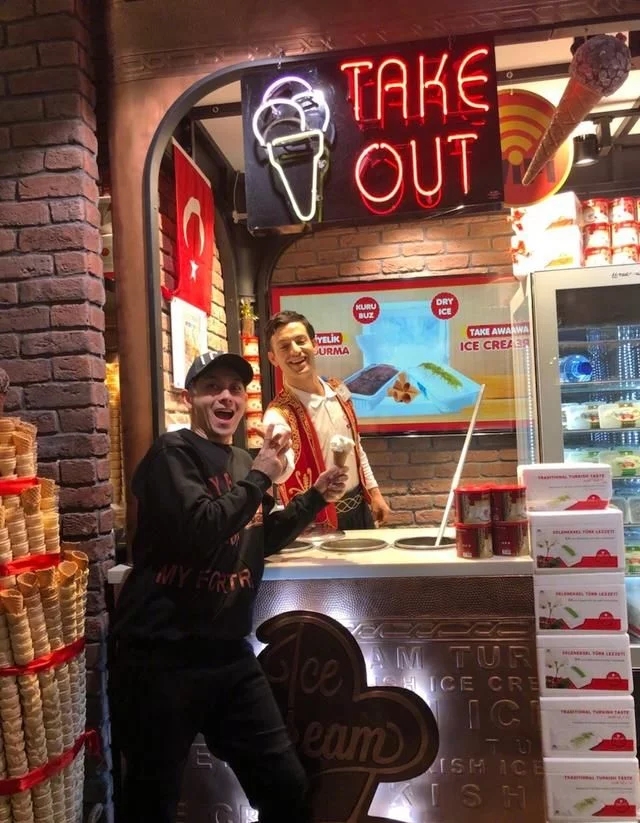 世界上最贱的人是土耳其冰激凌师,那你还敢买