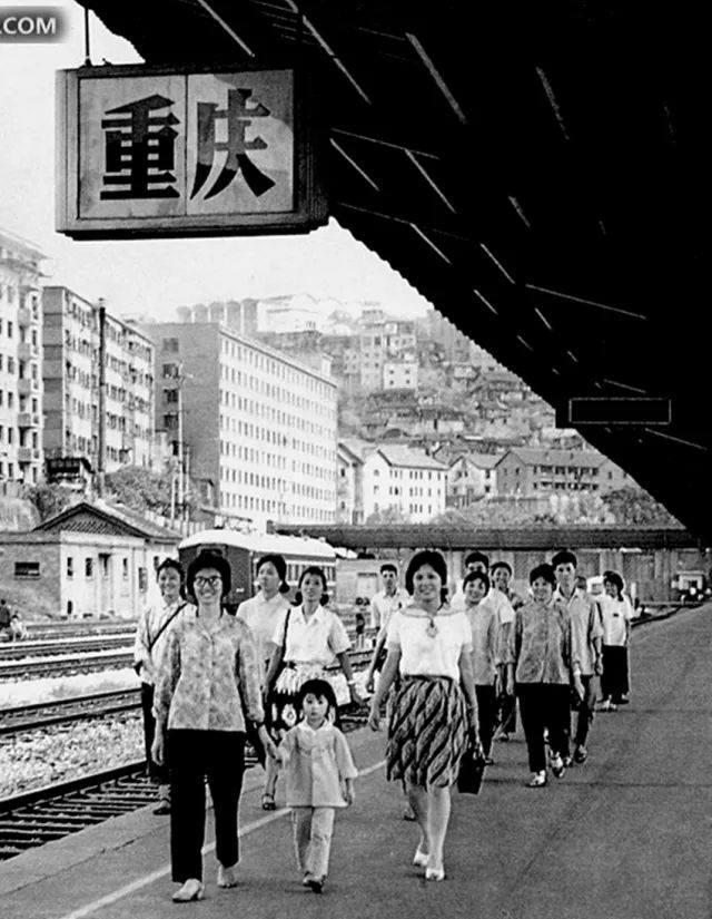 重庆主城区2017年底前还只有两座车站:重庆站(菜园坝),重庆北站.