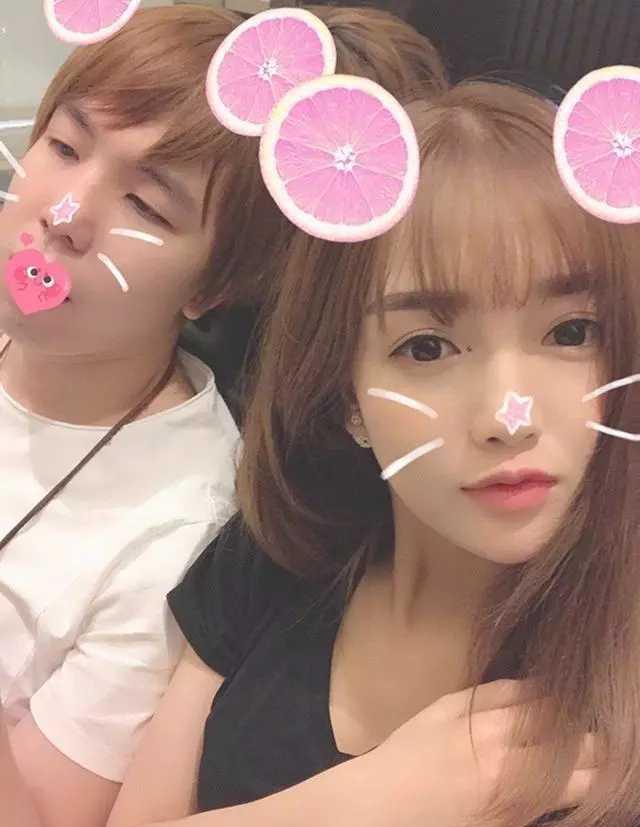 lol年度盛典余霜捧杯撒狗粮,一起来盘点lol圈的电竞情侣