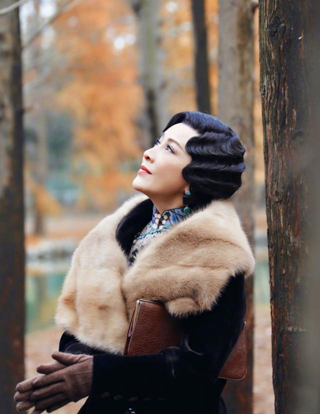 刘嘉玲《半生缘》赏雪剧照美翻,你在雪中赏景,而我在赏你!