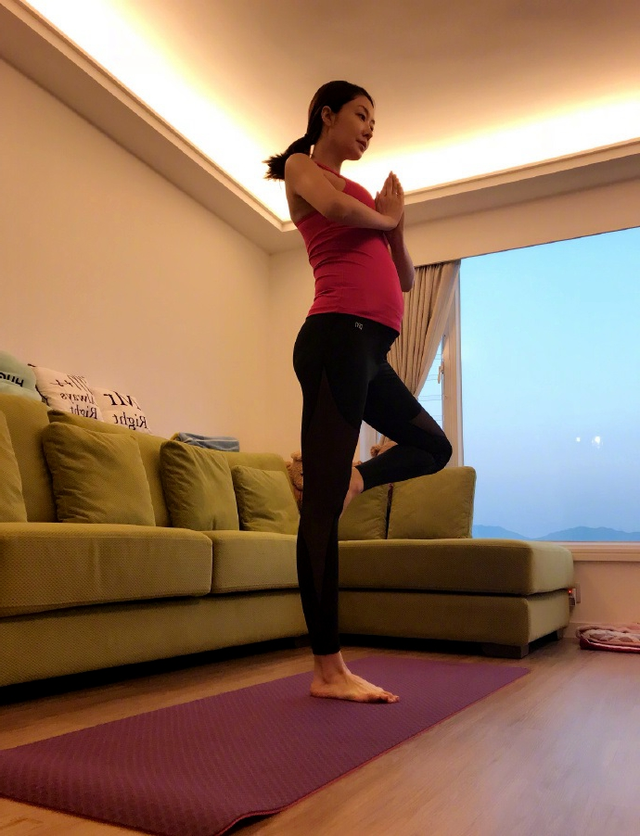 女神熊黛林秀孕照,身材超级棒,网友:不愧是模特出身!