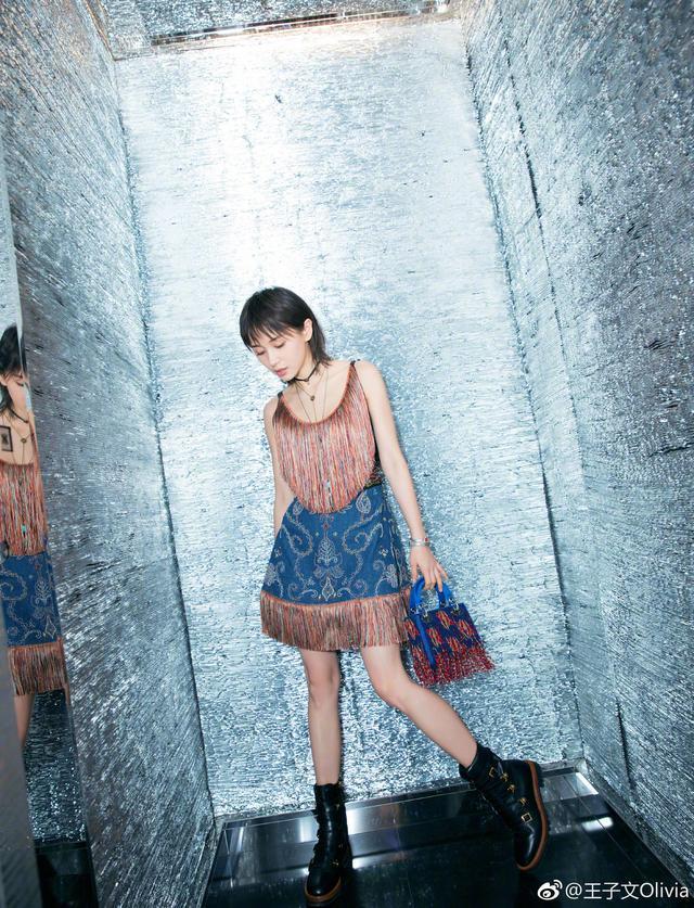 同样是小脚女明星,迪奥对赵丽颖和王子文的待遇差别也太大了!