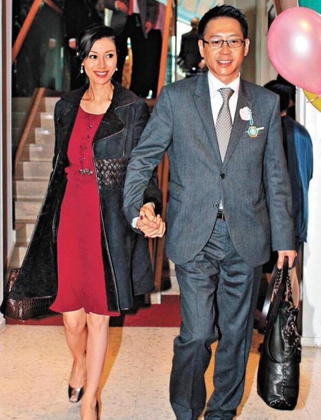 48岁万绮雯少女感十足|万绮雯|李嘉欣|宣萱_新浪新闻