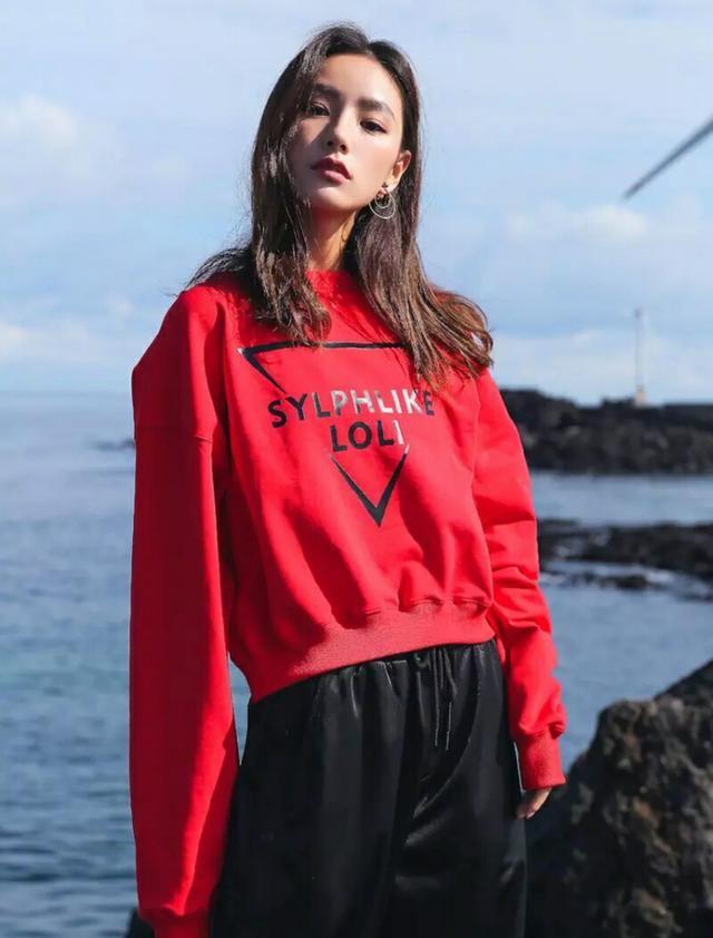 这个新年里,这3件红色衣服一件都不能少