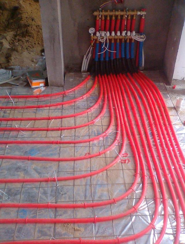 装电地暖还是水电暖好?立春后算下地暖费,这个冬天少交好多钱!