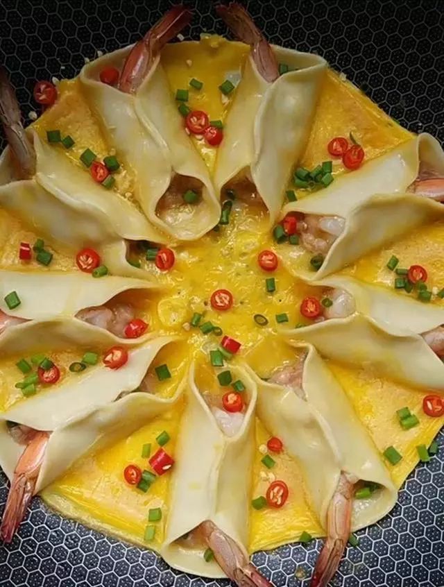 一个鸡蛋,一只虾,做出高颜值的饺子皮吃法!