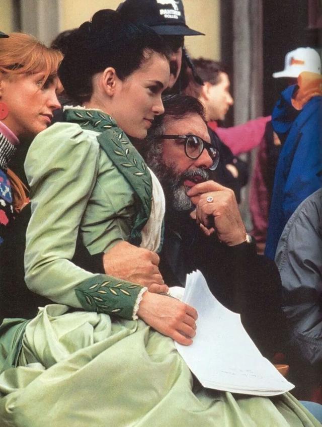 她是杰克船长最爱的女人,而我却独爱她的古装!