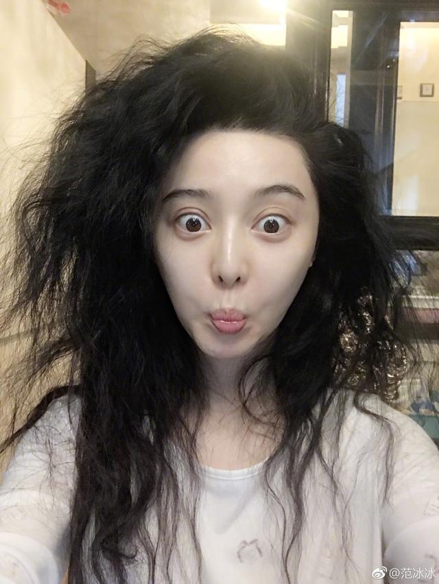 范冰冰起床后蓬头垢面纯素颜照,有颜值才敢这么晒